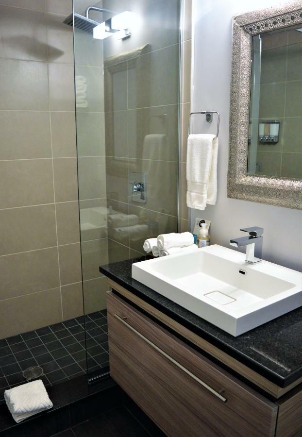 Simply Luxury Stays Ottawa Exterior photo